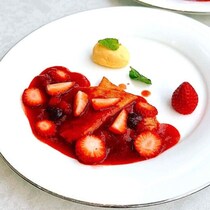 【ウェスティンホテル大阪】炎が舞う「苺のクレープシュゼット」に心躍る至福のランチ