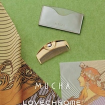MUCHA×LOVECHROME®コラボ登場♡芸術をまとう美髪コーム＆限定ハンカチ