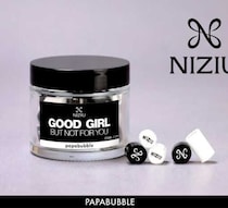 NiziU×パパブブレの限定キャンディ登場♡ライブ記念ロゴ入りボトルが発売