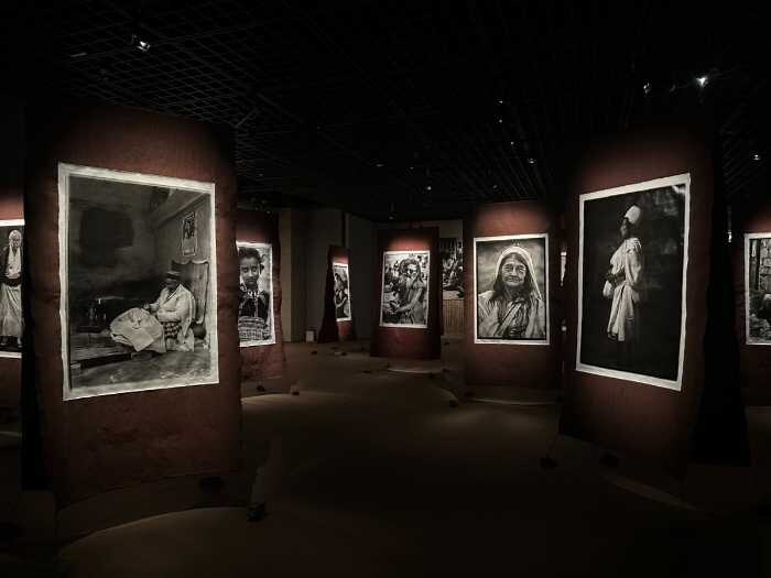 写真展｢生存ビューティー｣の様子