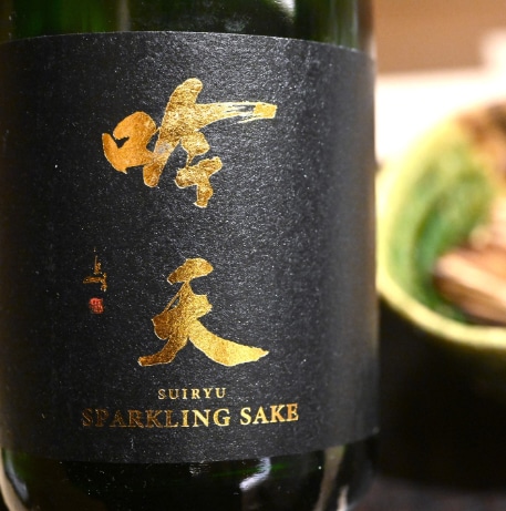 2025年だけでも25個の賞に輝いた日本酒「吟天」シリーズのペアリング会に、美食家が集うワケ