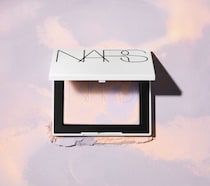 透明感あふれる肌へ♡NARSの新作ホワイトパッケージパウダーが限定登場