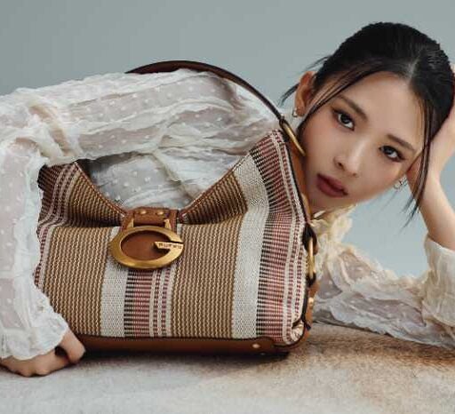 GUESS×ミチ♡トレンドルックが輝く新ビジュアル公開