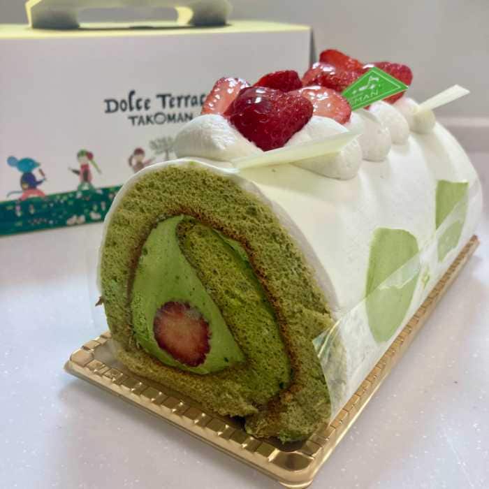 新緑お茶まつりの苺と抹茶のロールケーキ