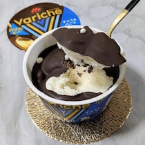 もう食べた?チョコをスプーンで割って五感で味わう贅沢アイス｢Variche(バリッチェ)｣