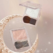 セザンヌがリニューアル♡透明感ツヤ肌を叶える新ハイライトに注目