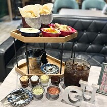 元仮面ライダー俳優「小林豊」プロデュースカフェが中崎町へOPEN