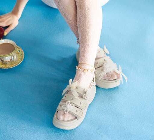 FURFUR×crocsの限定サンダル登場♡華やかアクセ付きで足元をアップデート