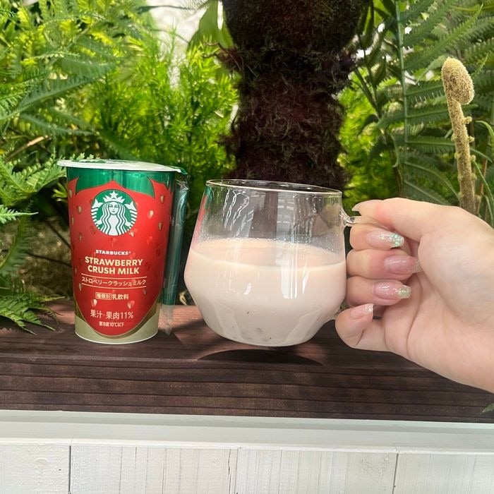 スターバックス®のストロベリークラッシュミルク⑦