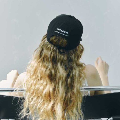 MIESROHE×NEW ERA®初コラボ！大人の洗練スタイルを叶える限定アイテム登場