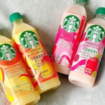 スタバの新作は“飲むフルーツティーラテ”！夏気分を盛り上げる「FRUITY CHEERS™ TORORI」がセブン限定で登場