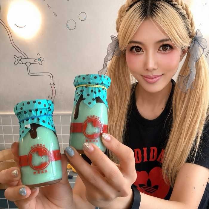 熱海プリンのチョコミントプリンと筆者のりぴよ