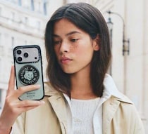 CASETiFYとMaison Kitsunéの最新コラボ登場！キツネが彩る春夏テックアクセ