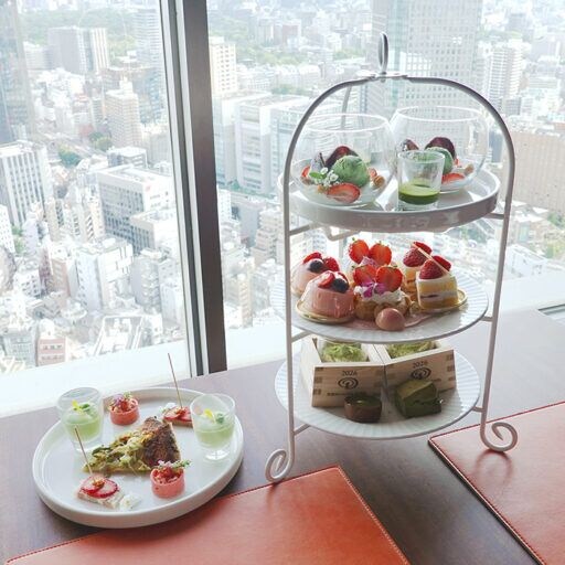 【6月22日まで】いちご×抹茶×地上150mの眺望。話題のアフタヌーンティーを体験