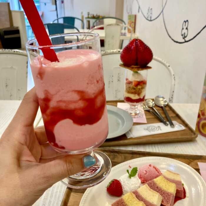 いちごBonBon 伊豆の国Factoryのベリーベリー紅ほっぺいちごシェイク