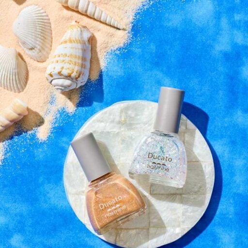 デュカートの夏新色が登場♡きらめくグリッターで指先を彩る限定ネイル