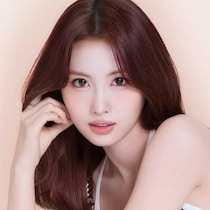 TWICE MOMOイメージモデルのカラコン♡SIE.から新水光レンズ3色が登場