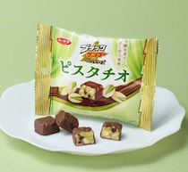 ブラックサンダーにピスタチオ味が新登場♡夏にぴったりのひとくちサイズをチェック