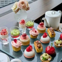 チェリーとバラの華やかさで優雅な時間♡｢コンラッド東京｣のアフタヌーンティー