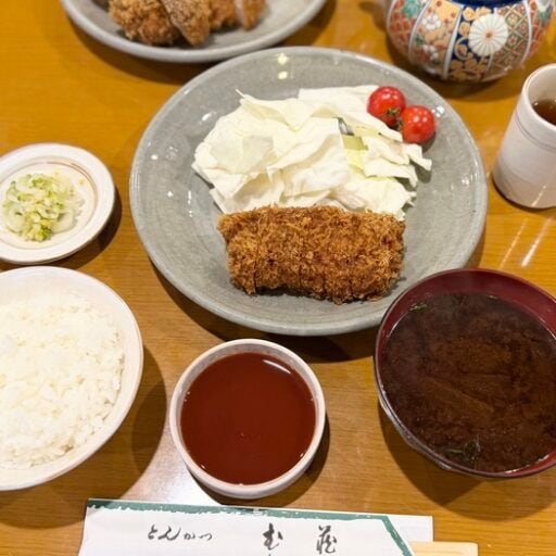 神戸初の老舗とんかつ店「とんかつ武蔵」でいただく絶品!”とんかつ”と”ゑび椎茸かつ”