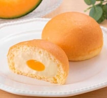 ファミリーマート限定！赤肉メロン香る八天堂のとろけるくりーむパンが登場