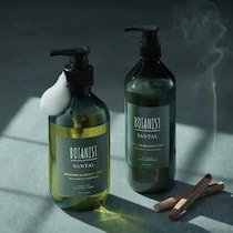 BOTANIST数量限定のSANTALラインに注目♡濃厚ウッディな香りでご自愛ボディケア