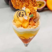 アルマーニ / カフェ 表参道で味わう夏限定パフェ♡マンゴーとプラムが彩る果実のご褒美スイーツ