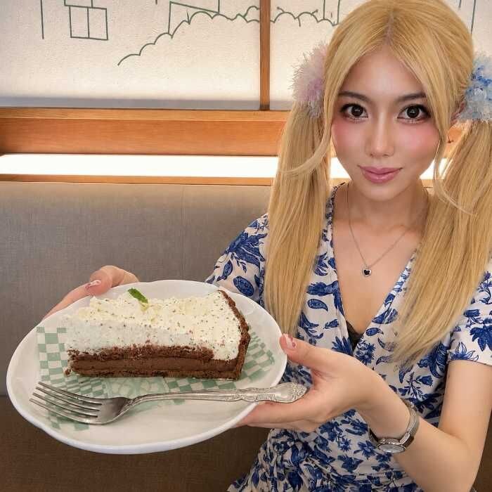 キルフェボン浜松店のチョコレートとミントのタルトと筆者のりぴよ