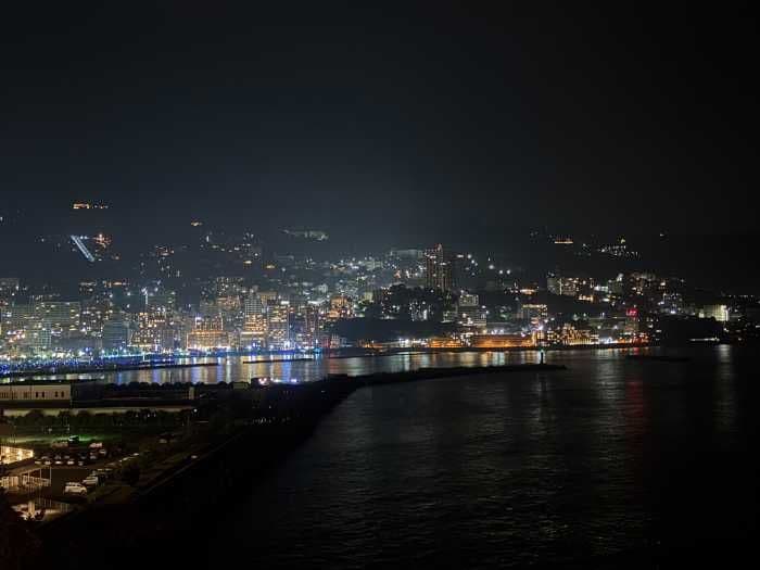 ホテルニューアカオの客室から見た夜景
