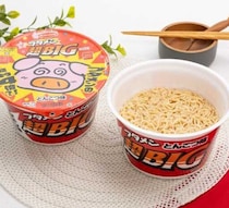 セブン‐イレブン限定「ブタメン超BIG」登場！麺約4倍で懐かしのとんこつ味を満喫