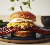 eggslutの土用の丑の日限定メニュー登場！鰻を豪快に味わう贅沢エッグサンド