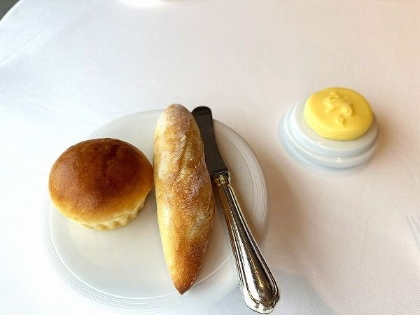 リーガロイヤルホテル大阪の「レストラン シャンボール」です。