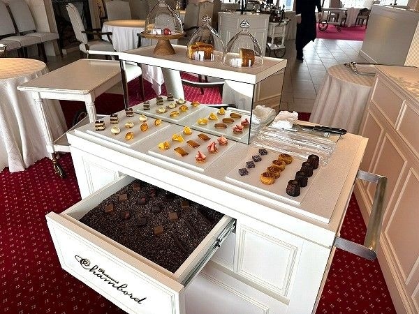 リーガロイヤルホテル大阪の「レストラン シャンボール」です。