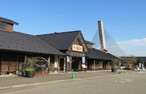 子どもと一緒に楽しめる氷見の人気市場「氷見漁港場外市場 ひみ番屋街」の親子満喫プラン【富山県】