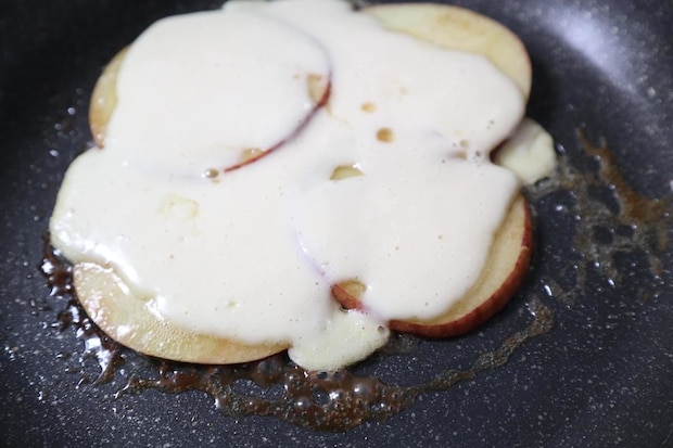 土井善晴さん流「焼きりんごのクレープ」