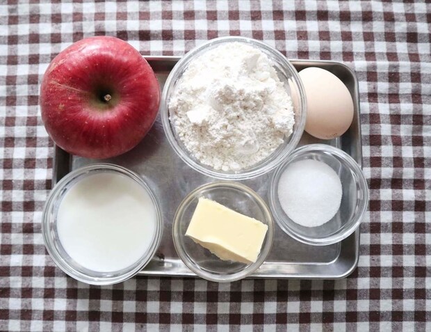 土井善晴さん流「焼きりんごのクレープ」