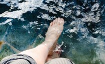 「ぎゃっ！！」彼との日帰りデート。途中で入った足湯で思わず声が漏れたワケとは…