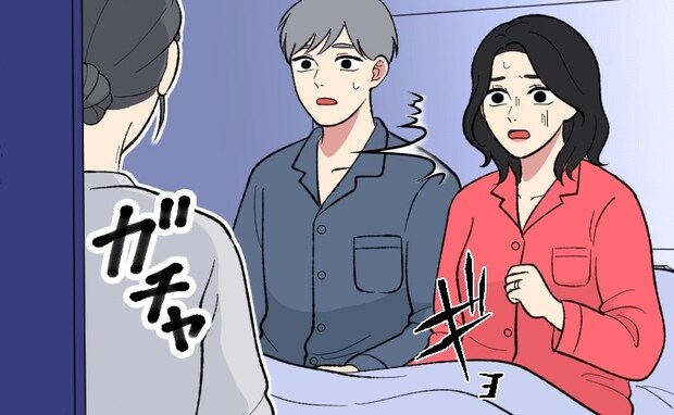 「ガチャッ」え…?夫婦の寝室に勝手に入ってくる義母。義両親との同居生活がスタートしての衝撃