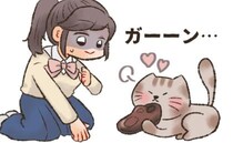 「そんなにクサイ？」クンクンしてうっとり…猫が夢中なのは脱ぎたての皮靴！？