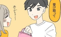 「嘘でしょ！？」誕生日に渡された謎の赤い袋。「ありがとう」と鞄にしまったら…彼から笑われたワケ