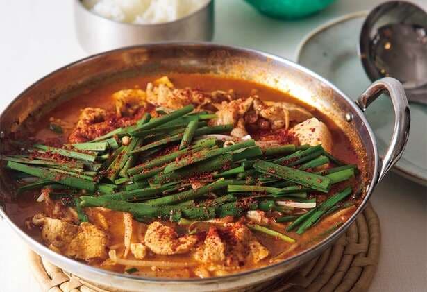 野菜・たんぱく質をまとめて摂取！汁まで飲める「チゲ鍋」のレシピ【栄養士妻が教える】