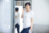 【理学療法士・笹川ひろひで氏が解説】足腰の衰えに不安を感じたら試してみて！ たった1分「片足立ち運動」