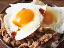 とろ〜り卵が決め手！甘辛ダレが絡む愛媛名物「焼き豚卵飯」のレシピ【栄養士妻が教える】