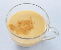 たっぷりのスパイスが効いた「ほうじ茶ラテ」のレシピ。燃焼系スパイスで代謝UP！