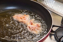 2階から熱々の油を捨てたの!? 怒りよりも恐怖...我が家の上の階に住む「マンションの危険人物の正体」＜前編＞