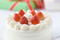 「あのケーキ、また食べたいな」新婚夫婦に届くクリスマスケーキ。数年後知った真実に涙...＜前編＞