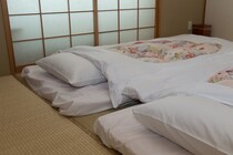 夫の実家に帰省するたびに「爆買いする義母」。渡された「迷惑なもの」にもうやめて...！＜前編＞