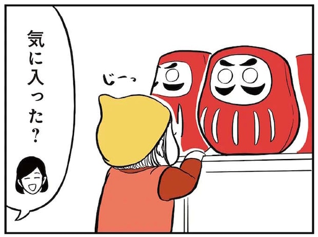 「気に入った？」だるまに興味津々のムスメちゃん。帰宅後、パパにお願いしてみたら／着ぐるみ家族