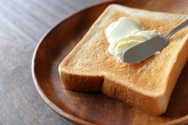 突然のたうち回るほどの「激痛」に襲われ手術に！原因は昔からパンに付けて食べていたアレ？＜前編＞