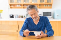 なぜ「家事ができない男性」は早く老いるのか。命を支える暮らしの基盤【現役看護師が伝える】
